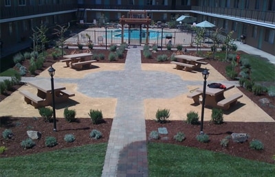 Courtyard - Redwoods Apartments