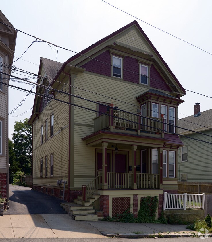 123129 Pleasant St, Providence, RI 02906 Apartments in Providence