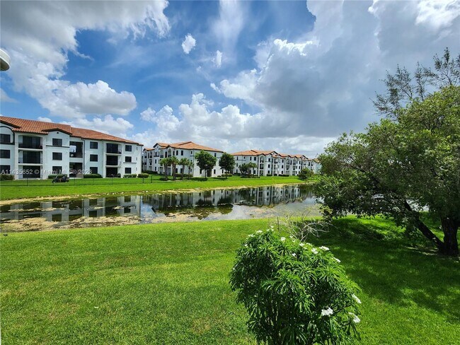 Foto del edificio - 9425 Fontainebleau Blvd