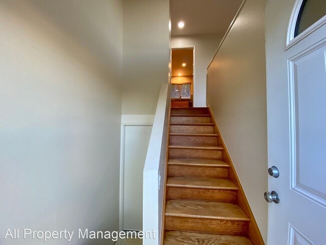 Building Photo - 3 br, 2 bath House - 946 Regina Way