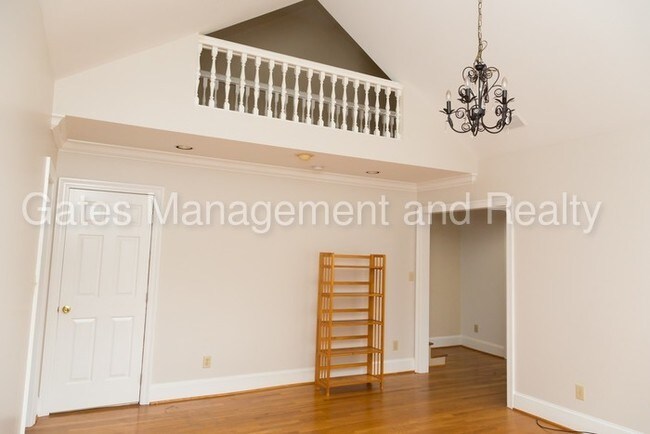 Building Photo - Lovely duplex in Historic Hillsborough