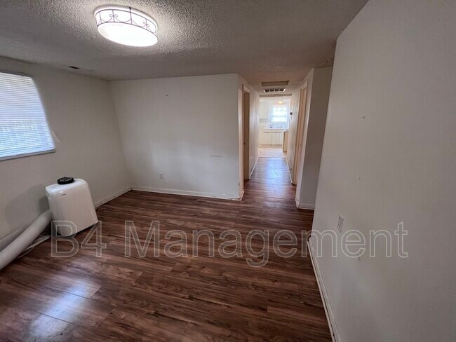 Building Photo - 1130 Upper Valley Falls Rd
