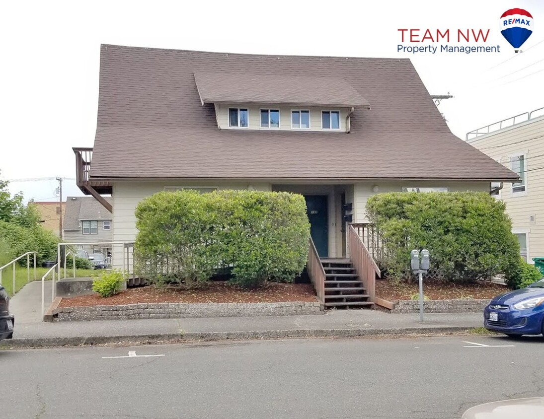 Foto principal - MOVE IN READY! 2 bed 1 bath downtown Olympia!