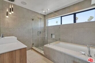 Building Photo - 1447 N Martel Ave