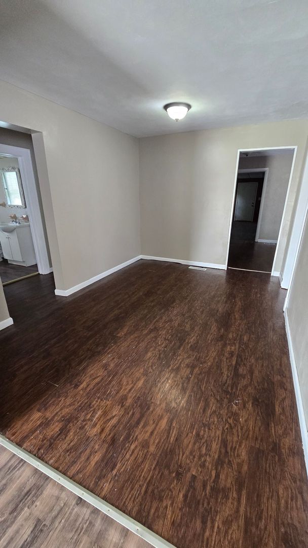 Foto del edificio - 3 Bedroom/1 Bathroom (Den + Living Room, a...