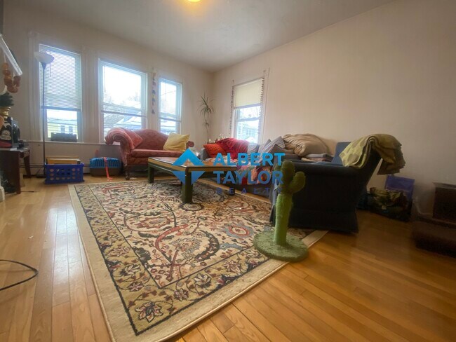 Foto del edificio - 64 Murdock St