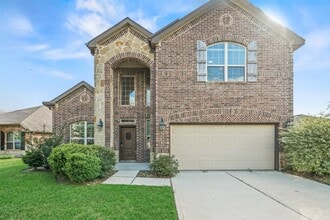 Building Photo - 667 Oak Cir Dr E