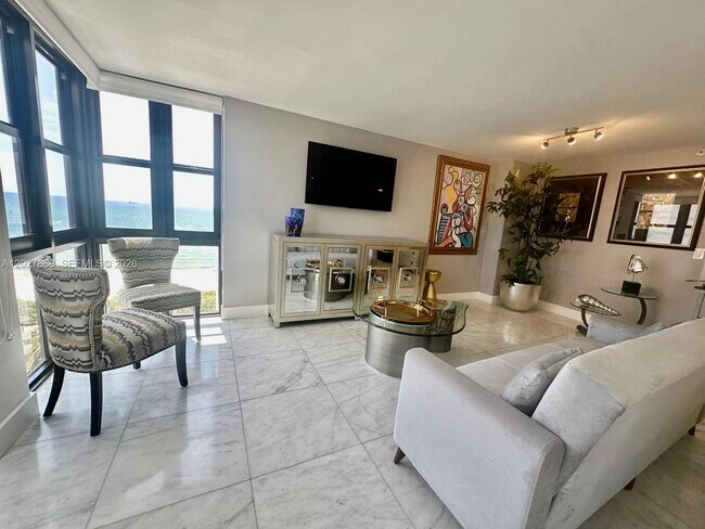Foto del edificio - 2555 Collins Ave