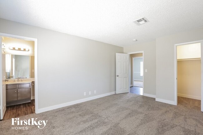 Building Photo - 3810 E Mesa Vista Ave