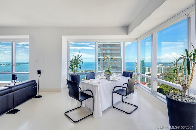 Building Photo - 1425 Brickell Ave