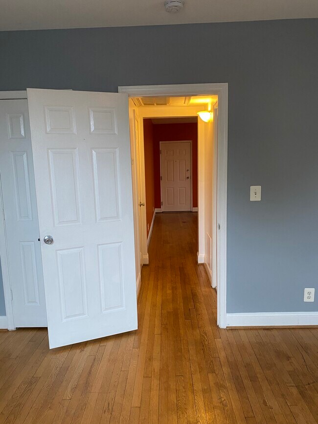 Building Photo - 1380 Bryant St NE