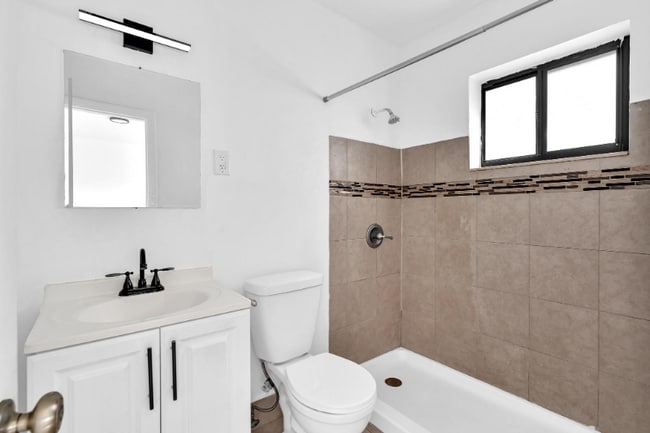 Building Photo - 1027 SW 3rd St