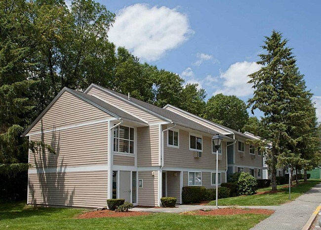 Building Photo - 121 Rock Ridge Dr