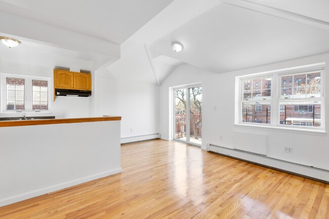Foto del edificio - One of a kind! Enormous New 5 bedroom Dupl...