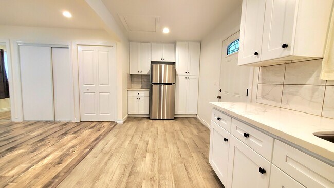 Foto del edificio - 8326 Sheffield Rd
