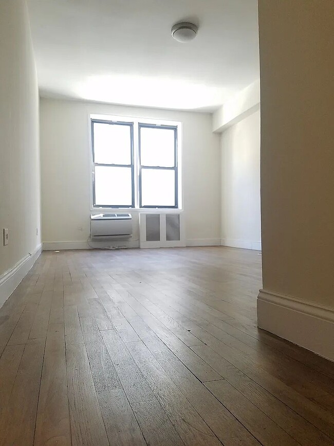 Building Photo - 445 E 77th St