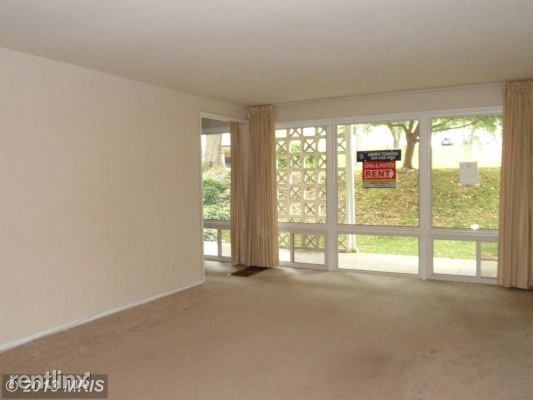 Building Photo - 3 br, 2 bath Condo - 7515 Spring Lake Drive