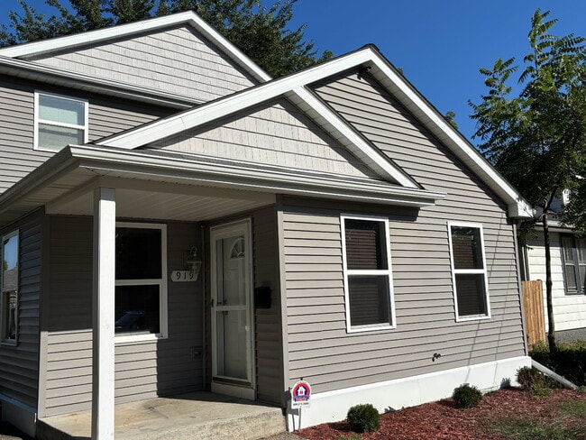 House - 919 Yeoman Street