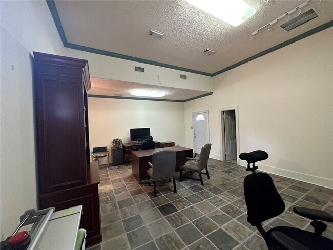 Foto del edificio - 30302 2nd St