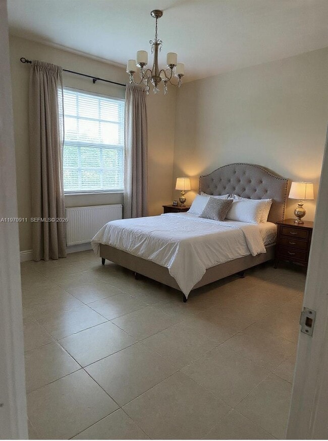 Building Photo - 861 E 14th St