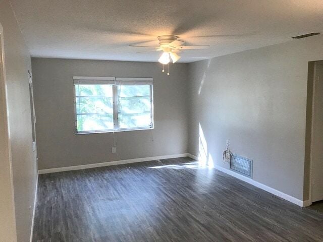 Building Photo - 2 Bed/2 Bath - Unit 9