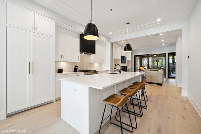 Foto del edificio - 2236 N Kenmore Ave