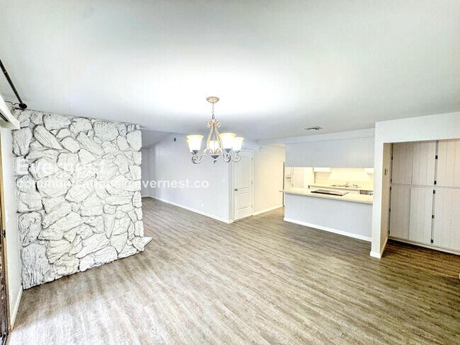 Foto del edificio - 6812 Folsom Oaks Ct