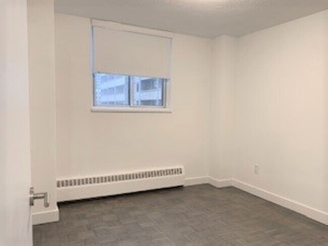 Building Photo - 230 Oak St