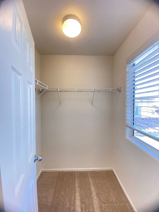 Building Photo - 5855 Lee Fairy Ct