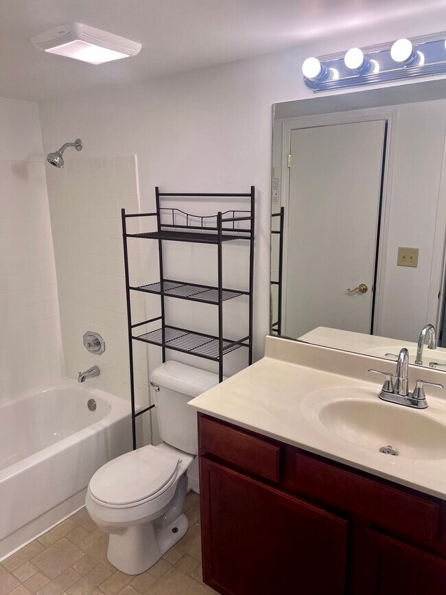 Foto del edificio - 120 Glengarry Dr