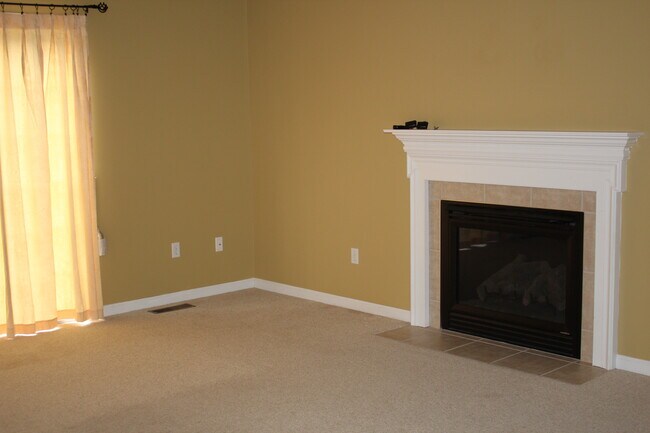 Building Photo - 27346 Equestrian Dr