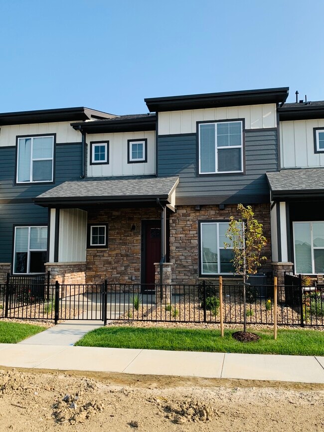 Building Photo - 4120 S Park Dr