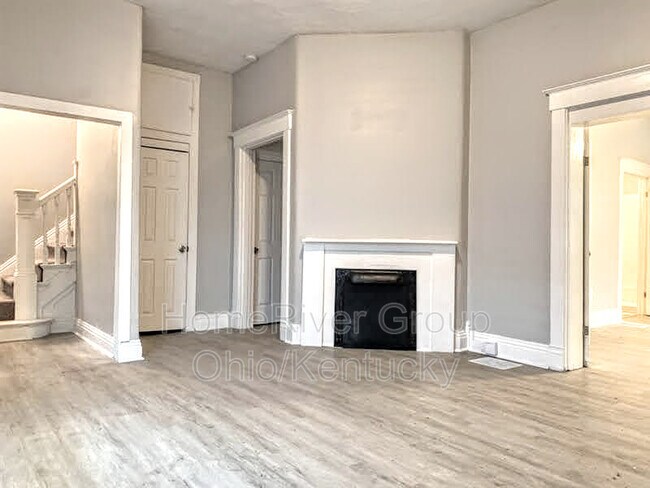 Building Photo - 674 S 38th St