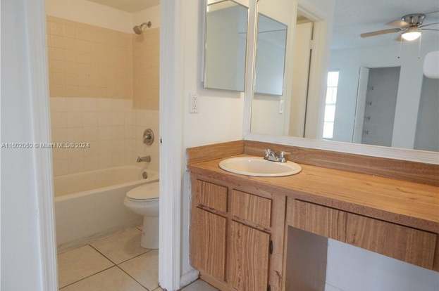 Foto del edificio - 10149 Twin Lakes Dr