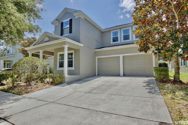 Building Photo - Gorgeous 4/3.5 Home with a Large Fenced Ba...