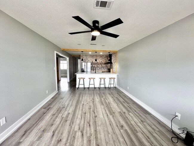 Building Photo - 726 Eglin Pkwy