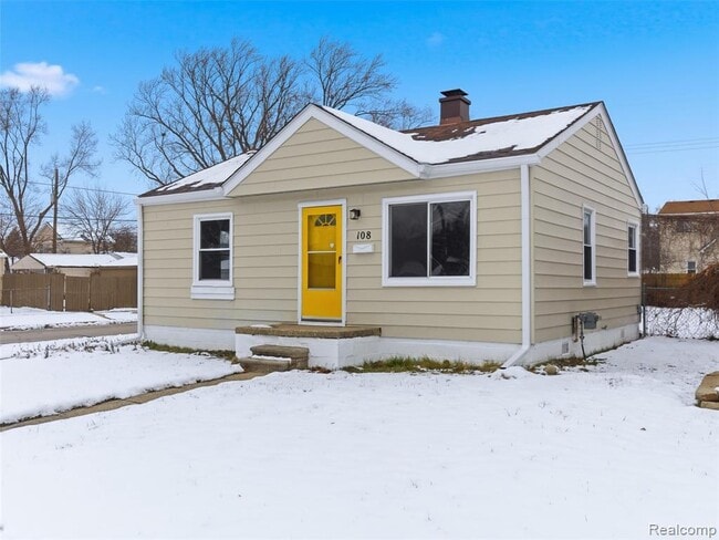 Building Photo - 108 W Kalama Ave