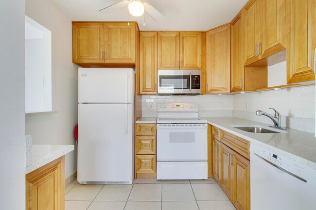 Building Photo - 175 Valencia H
