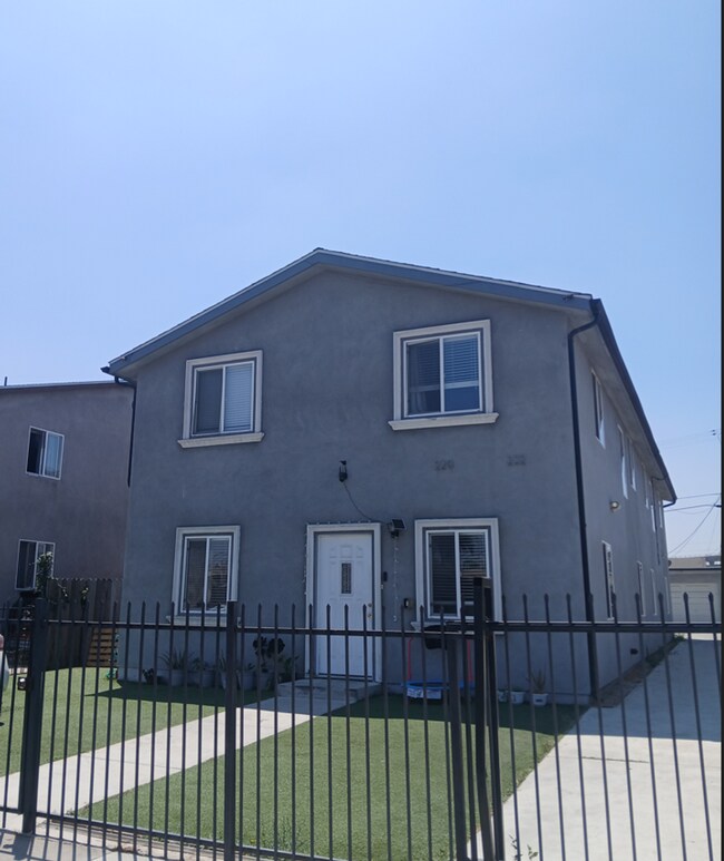 Foto del edificio - MULTI-FAMILY HOUSE