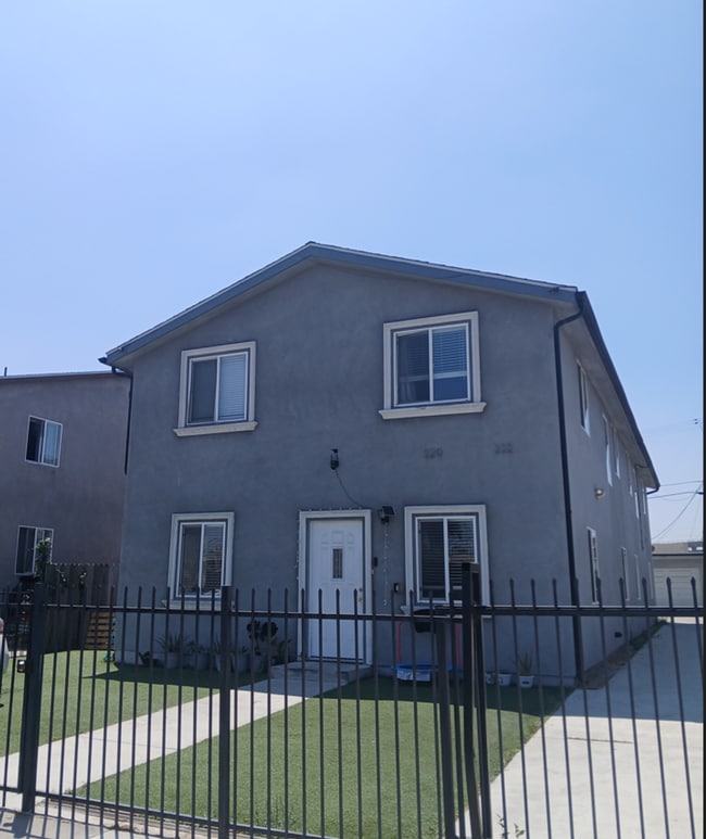 Building Photo - MULTI-FAMILY HOUSE