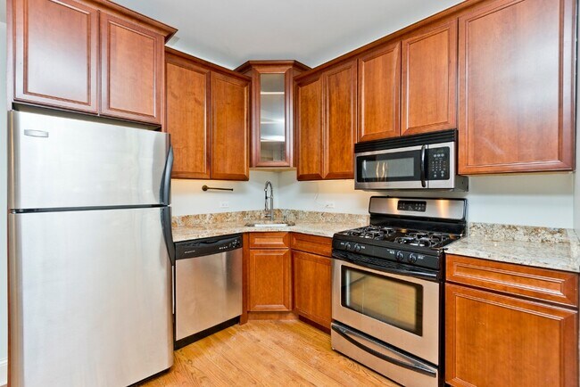 Building Photo - 4358 N Kenmore Ave