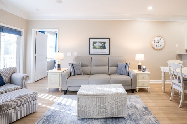 Building Photo - CALLING ALL GOLF ENTHUSIASTS!!! PERFECT OF...