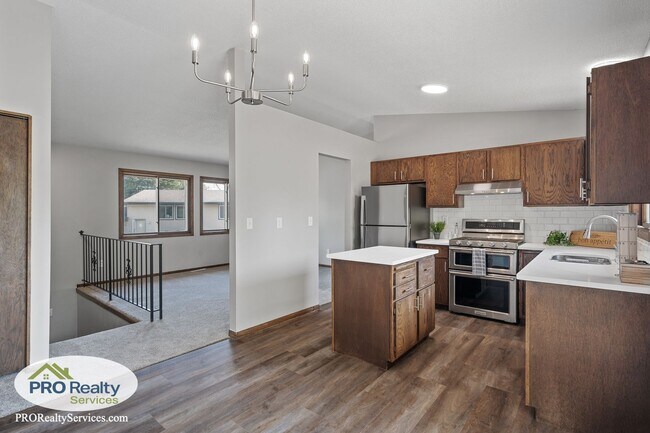 Foto del edificio - 4 Bedroom House in Eagan