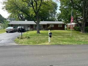 Building Photo - 473 Woodview Dr