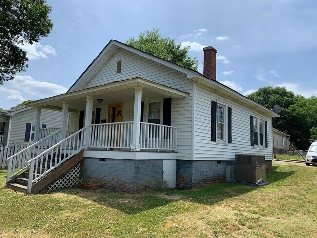 Foto del edificio - Must see this Adorable 2 bedroom 1 bath ho...