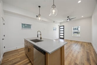 Building Photo - 8013 Cora St