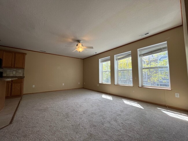 Building Photo - 307 NE Sandalwood