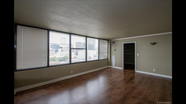 Foto del edificio - All Bills Paid! 1 Bed 1 Bath Highrise Cond...