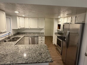 Building Photo - 1264 N Main St