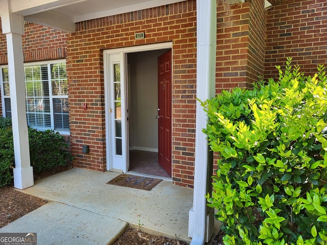 Building Photo - Located in Cobb - Minutes from the Battery...